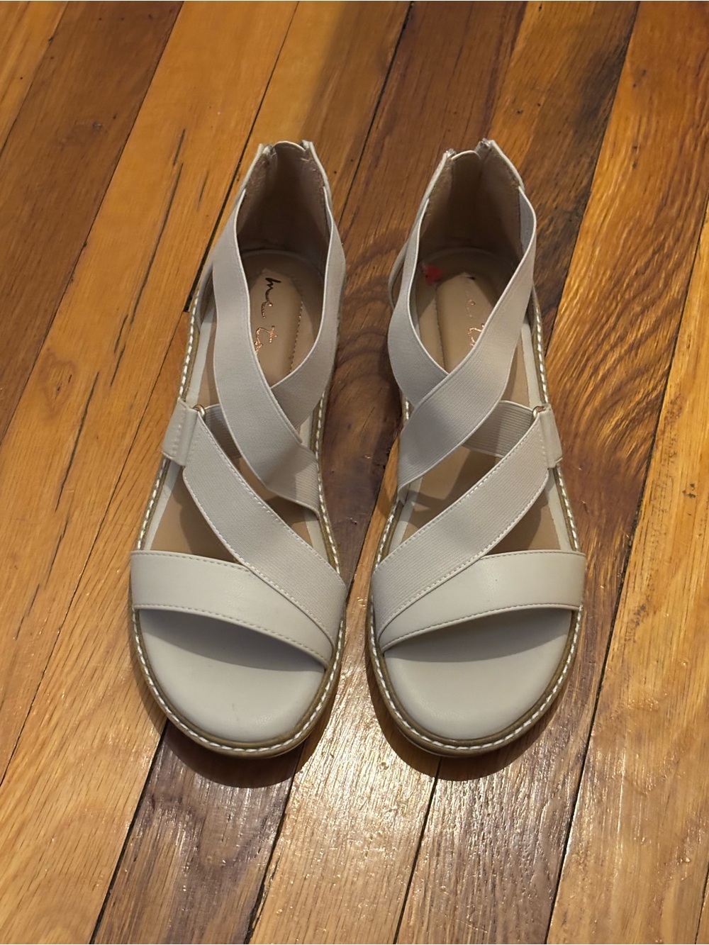 ME TOO Women's Crisscross Sandals in Light Gray- Size 7